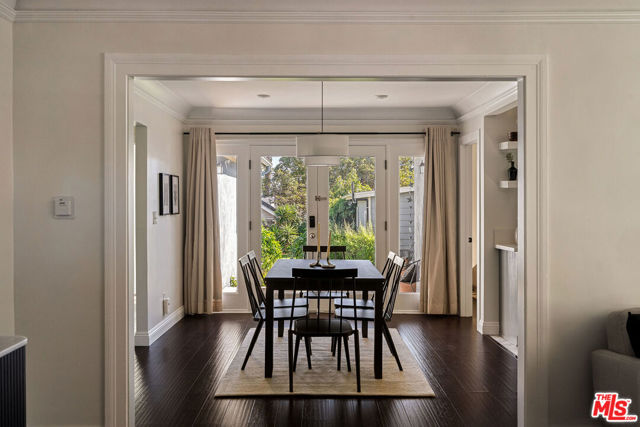 5748 7th Avenue, Los Angeles CA: https://media.crmls.org/mediaz/4f0ae1a9-c0c6-4018-9adc-ec55442f1349.jpg