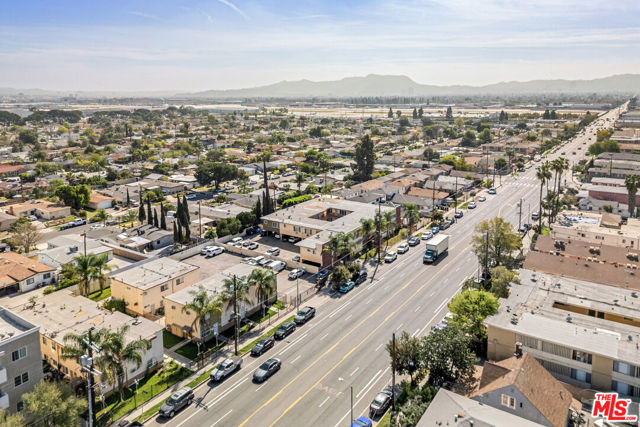 7442 Vineland Avenue, Sun Valley CA: https://media.crmls.org/mediaz/4f0aff4f-3c5c-4cc6-a924-3cac96518c23.jpg