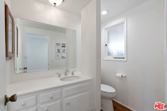 1943 Stonesgate Street, Westlake Village CA: https://media.crmls.org/mediaz/4f0b2ad2-625a-48f6-8eb4-e68cfa721499.jpg