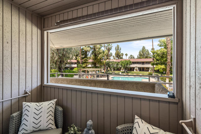 575 N Villa Court, Palm Springs CA: https://media.crmls.org/mediaz/4f0b88de-687d-4442-8400-9408e3fcc7c2.jpg