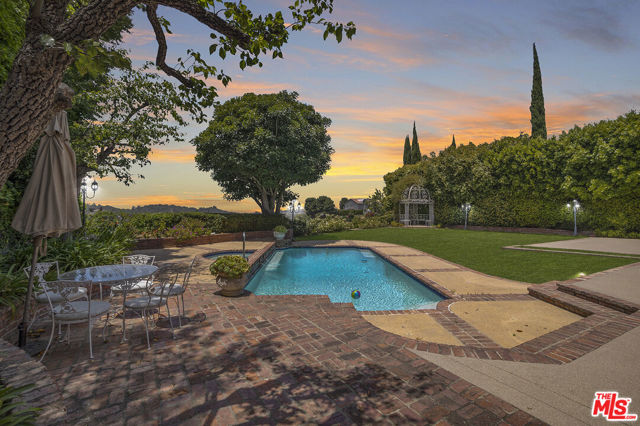 15515 Collina Strada, Los Angeles CA: https://media.crmls.org/mediaz/4f0c2dd1-d814-4a4e-9b25-1496334db77f.jpg