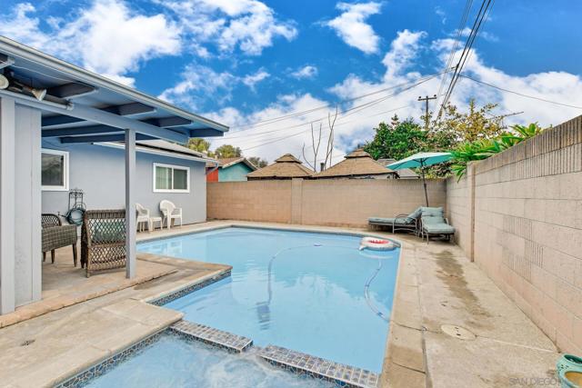 11518 205th St, Lakewood CA: https://media.crmls.org/mediaz/4f0ca158-a6bc-4356-a922-85c125f02860.jpg
