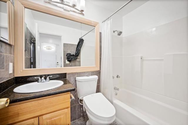 441 W Macarthur Boulevard, Oakland CA: https://media.crmls.org/mediaz/4f0dacd5-3d9f-4998-951e-bd1b9419ca95.jpg
