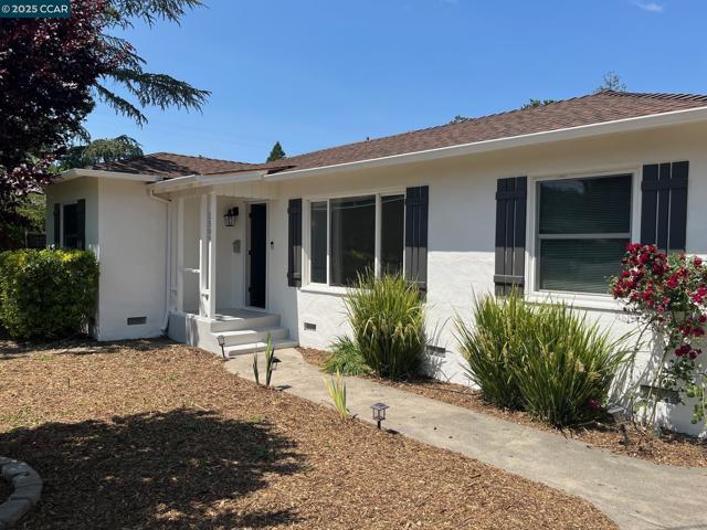 1509 Lake St, Calistoga CA: https://media.crmls.org/mediaz/4f0e225f-fd9f-4809-8b7e-d64cd4a8f324.jpg
