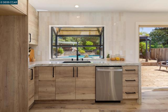 865 El Cerro Blvd, Danville CA: https://media.crmls.org/mediaz/4f0e28d2-361c-4b92-8358-9b2c7c47644d.jpg
