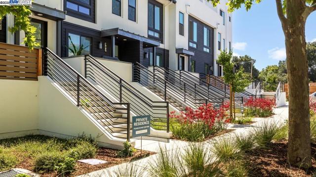 985 Harcot Court, San Jose CA: https://media.crmls.org/mediaz/4f0e422d-2e40-46fc-aff1-1500429bb012.jpg