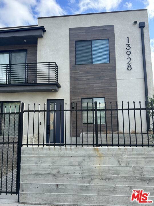 13928 Bessemer Street, Van Nuys CA: https://media.crmls.org/mediaz/4f0eafc2-f7d7-48b6-81fe-51361a8b5597.jpg