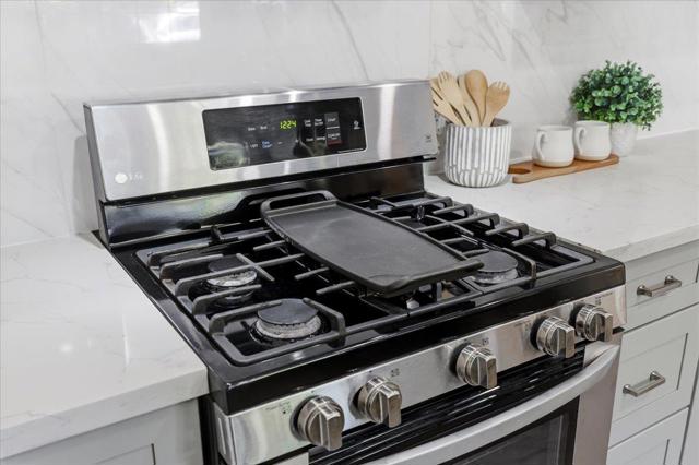 1019 Riverton Drive, San Carlos CA: https://media.crmls.org/mediaz/4f0ec8bf-f91e-4130-b8db-89c0a87b9aa2.jpg