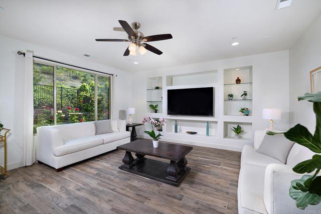 Detail Gallery Image 7 of 37 For 219 Flores Ln, Vista,  CA 92083 - 4 Beds | 2/1 Baths