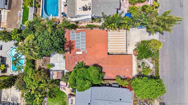 719 Marsolan Ave, Solana Beach CA: https://media.crmls.org/mediaz/4f0f369a-bf8f-45a3-9e3e-55044afb8162.jpg