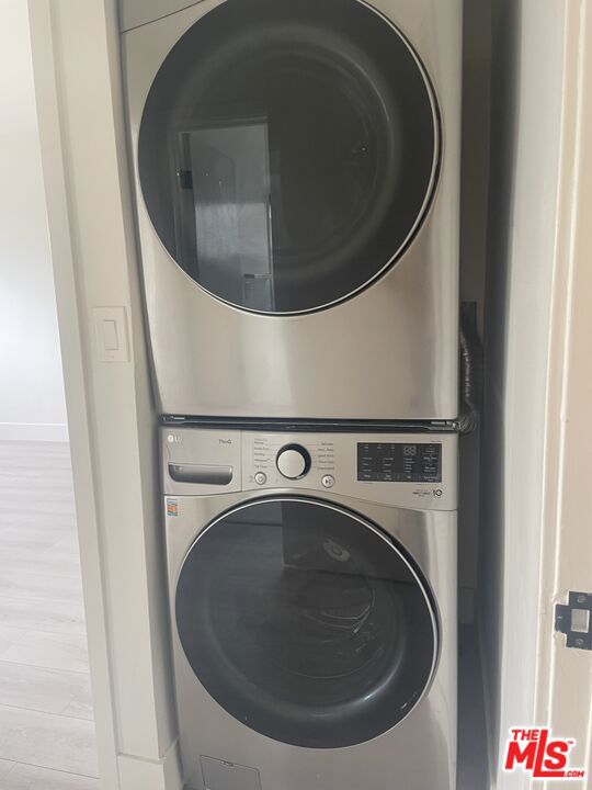 1609 Veteran Avenue, Los Angeles CA: https://media.crmls.org/mediaz/4f0f3c79-de4a-4946-b4d9-28c404429ad1.jpg