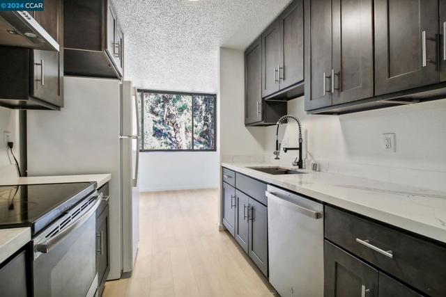 Image 9 of 36 For 555 Pierce St  840