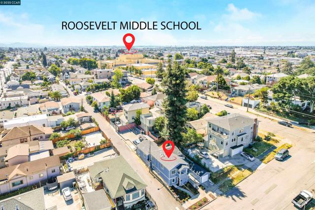 2020 17Th Ave, Oakland CA: https://media.crmls.org/mediaz/4f1003eb-5cef-442c-9d45-a12e56c88539.jpg