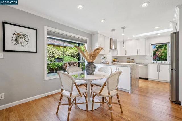 3245 Newport Court, Walnut Creek CA: https://media.crmls.org/mediaz/4f100717-5de9-408a-8207-7544ecb49de2.jpg