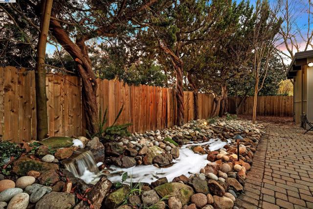 4004 Salem St, Concord CA: https://media.crmls.org/mediaz/4f100f17-baac-4b0f-a3d9-a3597a7bdee4.jpg