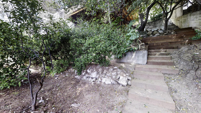 405 Mission Road, Glendale CA: https://media.crmls.org/mediaz/4f10c5eb-1512-4a2c-ac37-9de358951de6.jpg
