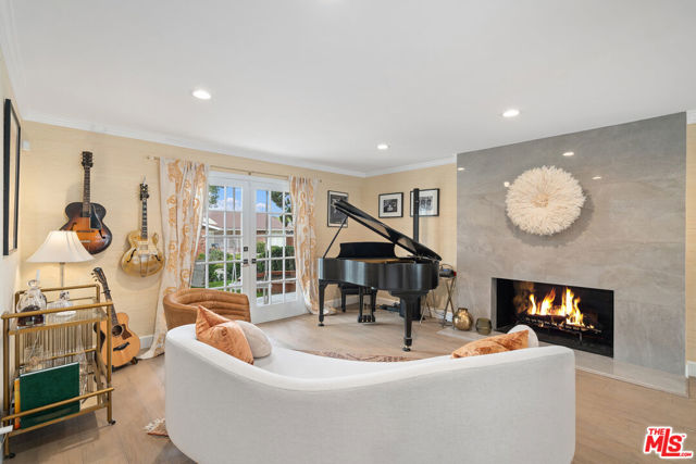 3156 Dona Emilia Drive, Studio City CA: https://media.crmls.org/mediaz/4f11a9c8-545d-4c58-bfa7-11495d6bd460.jpg
