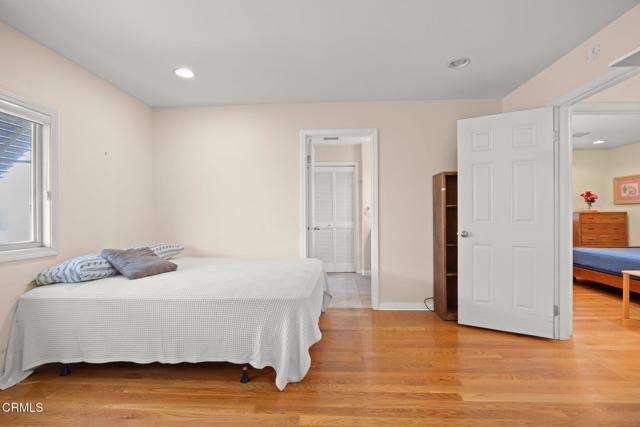 142 Poinsettia Gardens Drive, Ventura CA: https://media.crmls.org/mediaz/4f11adca-f1dc-499d-992e-2e900f846c27.jpg