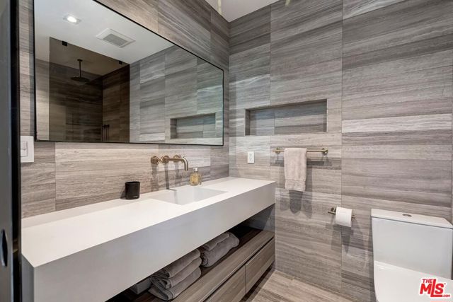 825 N Kings Road, West Hollywood CA: https://media.crmls.org/mediaz/4f12394e-e679-4e84-a468-73ee0fea233f.jpg