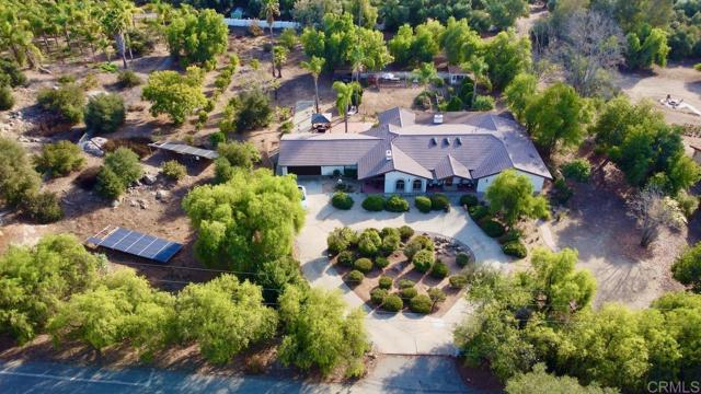 Detail Gallery Image 2 of 52 For 13227 Blueberry Hill Ln, Valley Center,  CA 91761 - 7 Beds | 4 Baths