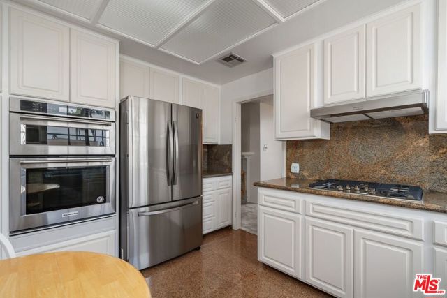 1375 Kelton Avenue, Los Angeles CA: https://media.crmls.org/mediaz/4f126f1f-e54c-4342-be49-4eba0f0bca9c.jpg