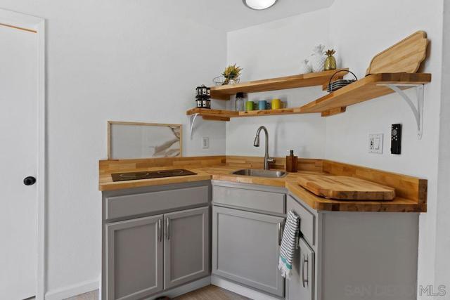 10119 Grandview Dr., La Mesa CA: https://media.crmls.org/mediaz/4f128017-03ee-4eba-bce7-f8f779499a48.jpg