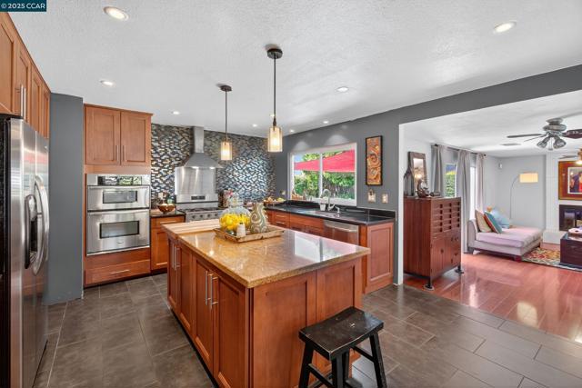 2173 Madrone Dr, Fairfield CA: https://media.crmls.org/mediaz/4f12b178-2dd8-429b-99ef-192a54ccdf94.jpg