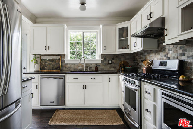 17638 Lemay Street, Lake Balboa CA: https://media.crmls.org/mediaz/4f12d780-ce0f-46c3-a876-fcfb1cacf42b.jpg