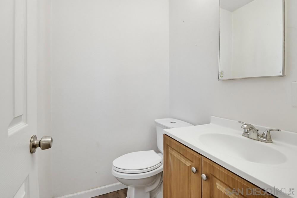 https://media.crmls.org/mediaz/4f12f41e-bbd3-4608-8fcf-09bd3ed1ae26.jpg?preset=X-Large
