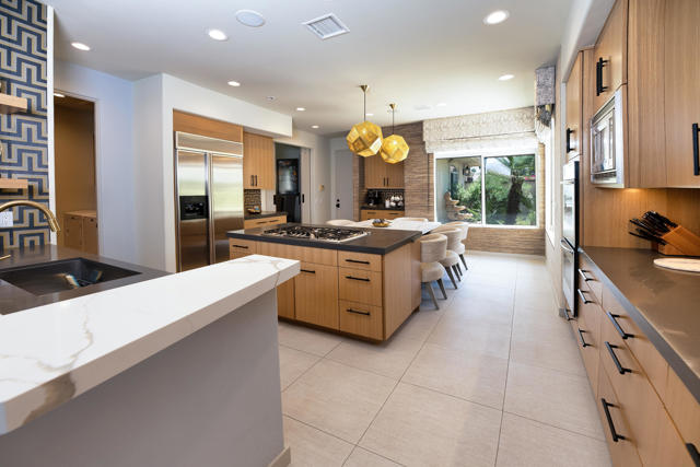 12 Varsity Circle, Rancho Mirage CA: https://media.crmls.org/mediaz/4f139adf-49bd-4cbe-9cb9-0b011ae986d0.jpg