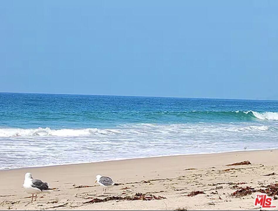 https://media.crmls.org/mediaz/4f15022a-0dd6-484e-be51-c6e51015dde1.jpg?preset=X-Large