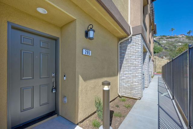 Detail Gallery Image 2 of 29 For 295 Mission Villas #3,  San Marcos,  CA 92069 - 2 Beds | 2/1 Baths