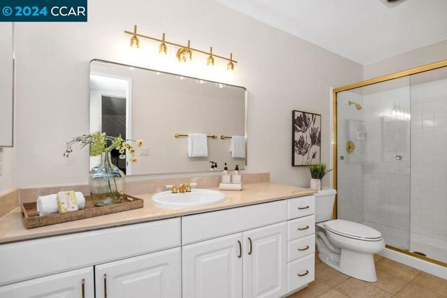 490 N Civic Drive, Walnut Creek CA: https://media.crmls.org/mediaz/4f159db5-bbd0-43f7-86a5-bfab8e088446.jpg