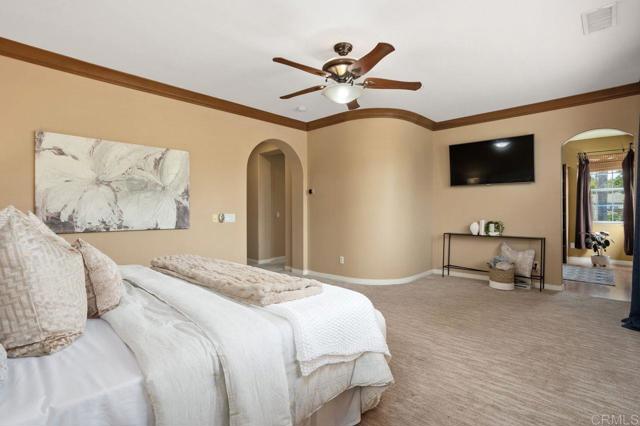 648 California Oak Drive, Vista CA: https://media.crmls.org/mediaz/4f170685-d5ad-4a1f-9fc1-1039eb2249d2.jpg