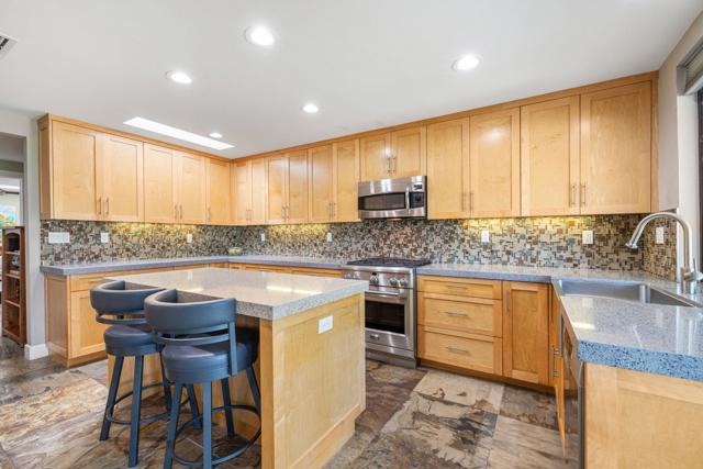 44 San Sebastian Drive, Rancho Mirage CA: https://media.crmls.org/mediaz/4f170795-d33e-4220-b8dc-dc75d6cc8ddd.jpg