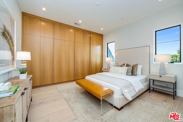 15907 Valley Vista Boulevard, Encino CA: https://media.crmls.org/mediaz/4f1741ca-6875-4c02-96fd-c9fec0677594.jpg