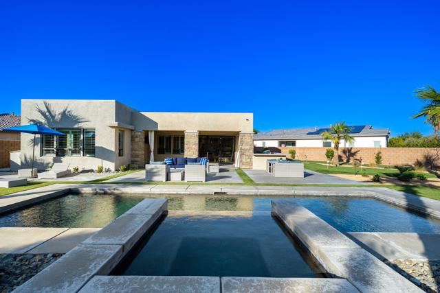 74425 Zeppelin Drive, Palm Desert CA: https://media.crmls.org/mediaz/4f17f032-2297-49b9-a962-e33ebcc52af4.jpg