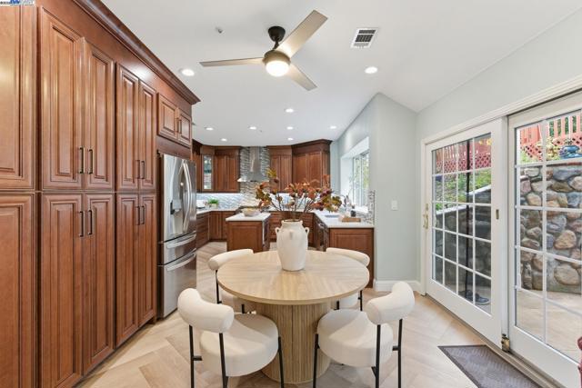 1031 Millbrook Court, Walnut Creek CA: https://media.crmls.org/mediaz/4f1822cf-c6c9-4c45-8844-8277e24b3dd5.jpg