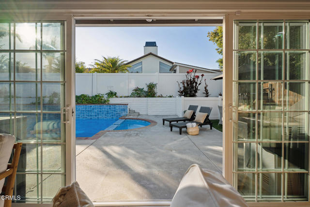 10325 Darling Road, Ventura CA: https://media.crmls.org/mediaz/4f1834ab-1e7c-43f0-b29a-86e30b05c155.jpg