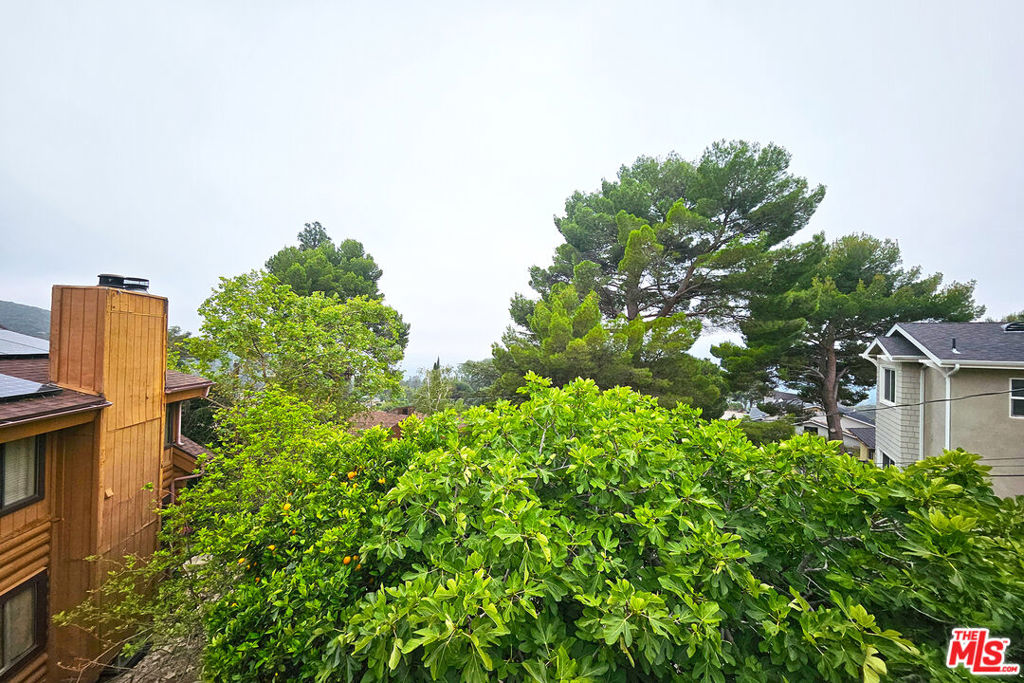 https://media.crmls.org/mediaz/4f1848cc-02c0-4c5c-9e13-784defd63ac0.jpg?preset=X-Large
