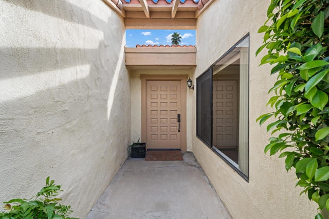 179 Las Lomas, Palm Desert CA: https://media.crmls.org/mediaz/4f18cd04-e000-4341-93b9-d74b4862844c.jpg
