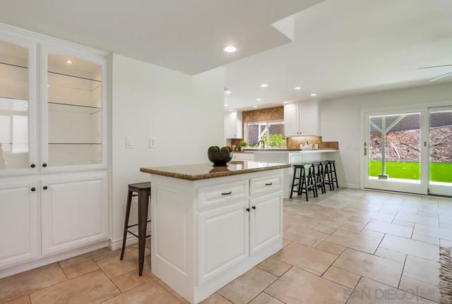 12709 Treeridge Ter, Poway CA: https://media.crmls.org/mediaz/4f18cd06-1158-4954-aee1-c76cbfd20525.jpg