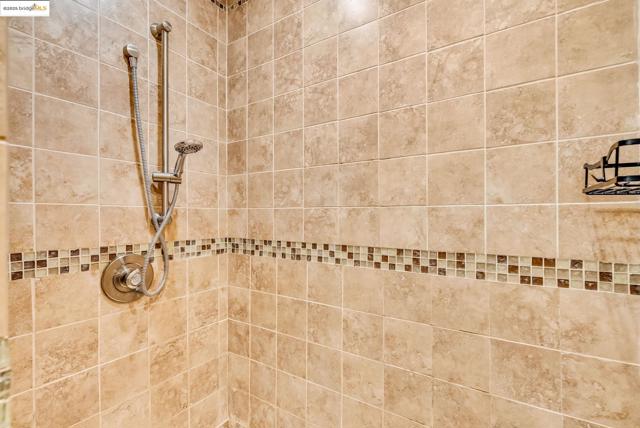 2912 Flint St, Union City CA: https://media.crmls.org/mediaz/4f195464-edb0-4d44-bcf6-4a044f140052.jpg