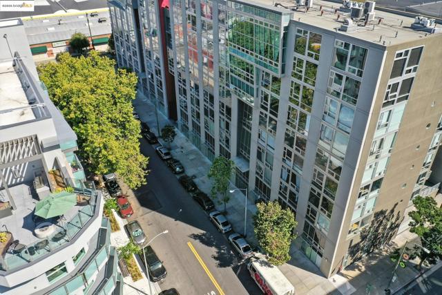 311 Oak St, Oakland CA: https://media.crmls.org/mediaz/4f19a210-aa06-49ad-8274-67ef0ab0bcef.jpg
