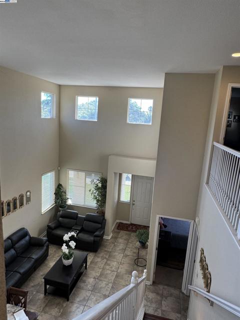 10342 Mono Ct, Stockton CA: https://media.crmls.org/mediaz/4f1a1c8e-c304-4d14-998e-50bee4b9fd90.jpg