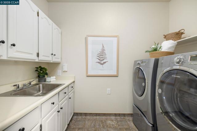 2398 Ironwood Pl, Alamo CA: https://media.crmls.org/mediaz/4f1a498d-57b3-4b1a-85d1-bf8398964e5a.jpg