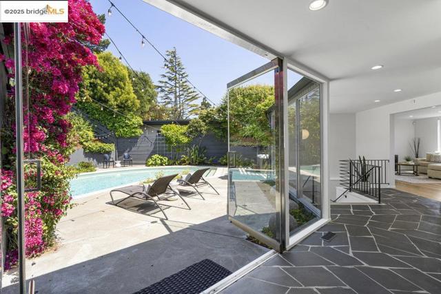 8715 Don Carol Drive, El Cerrito CA: https://media.crmls.org/mediaz/4f1acd9d-9712-4066-8f57-cecc0bff1e82.jpg
