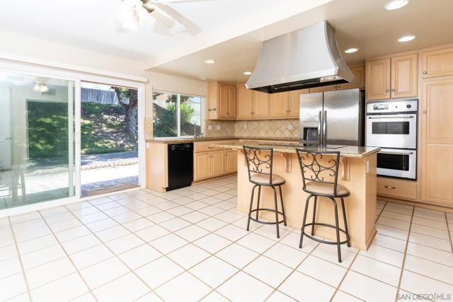 17893 Corte Emparrado, San Diego CA: https://media.crmls.org/mediaz/4f1af051-56fb-47b7-8546-1893e1d8fb6f.jpg