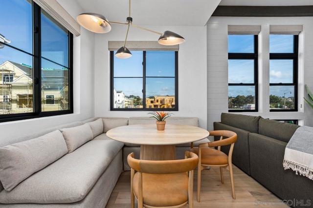 1136 Molara Lane, Encinitas CA: https://media.crmls.org/mediaz/4f1b003e-c322-4289-b2c7-b3afc677b62d.jpg