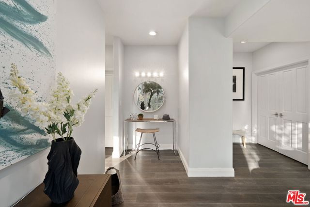 3275 N Knoll Drive, Los Angeles CA: https://media.crmls.org/mediaz/4f1b352d-4898-4478-863b-c95663b5003f.jpg